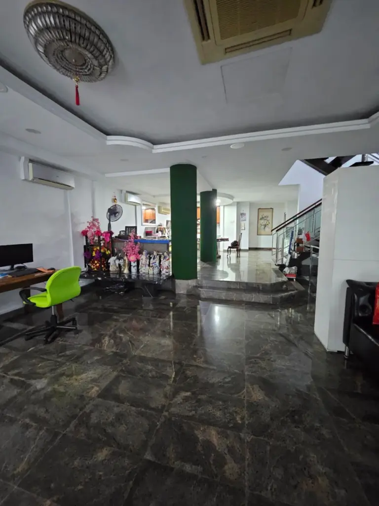 Huge 3 Storey Semi D/ Telok Kurau, image 1